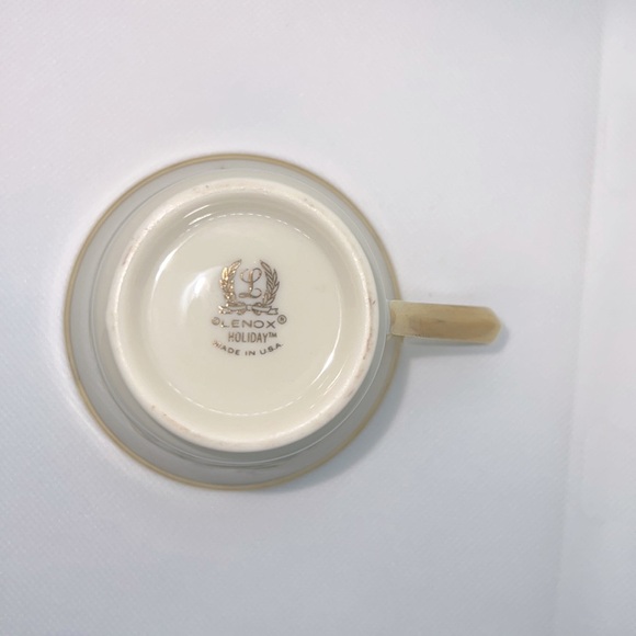 LENOX HOLIDAY FOOTED TEACUP AND SAUCER VINTAGE CHINA HOLLY BERRIES - Picture 7 of 12